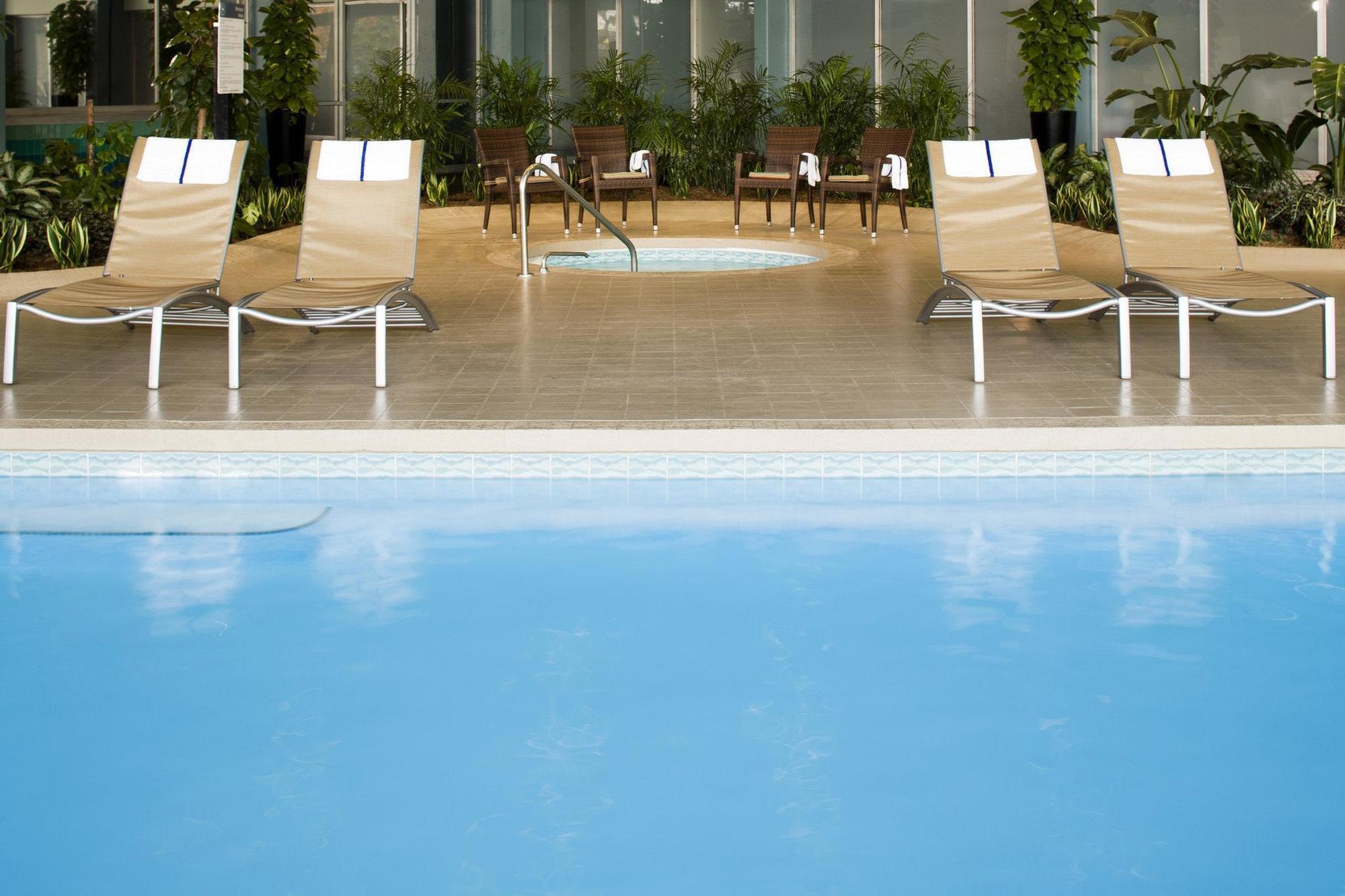 Sheraton Cleveland Airport Hotel Exterior photo