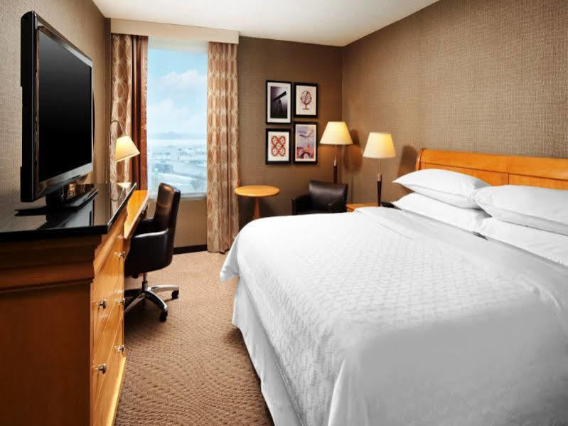 Sheraton Cleveland Airport Hotel Exterior photo