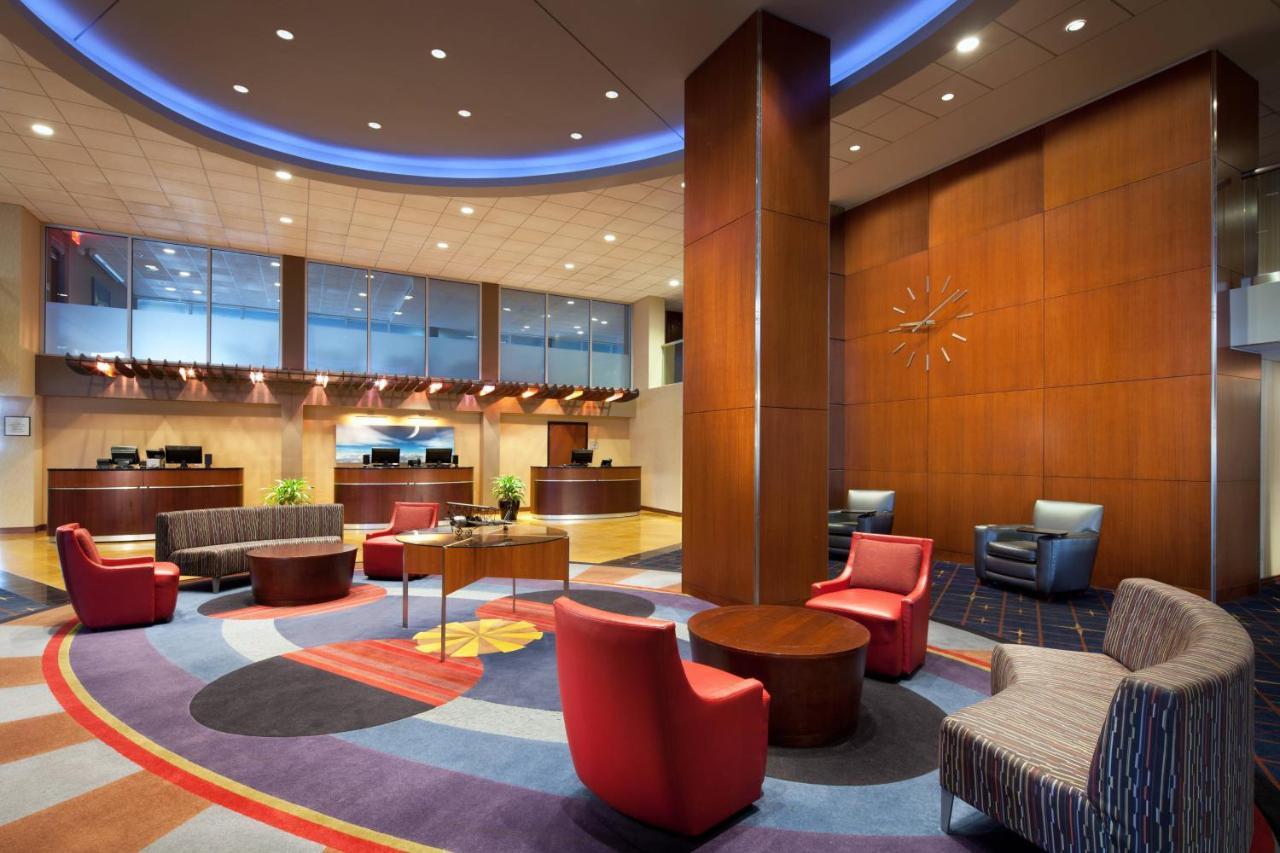 Sheraton Cleveland Airport Hotel Exterior photo